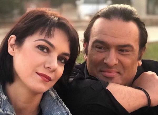 Ο Κώστας Λειβαδάς και η Ανδριάνα Μπάμπαλη: «Περιοδεία Εντός» στο Θέατρο Ρεματιάς - Χαλάνδρι